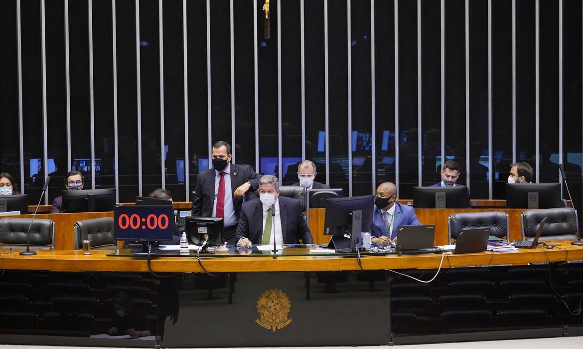 Educação básica e superior: Câmara aprova projeto de lei que torna escolas serviço essencial