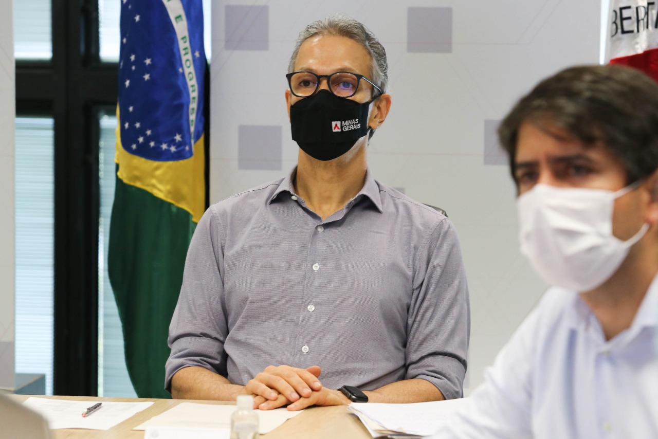 Estado tem queda de 38% na incidência da covid-19 e quatro regiões avançam para onda amarela do Minas Consciente