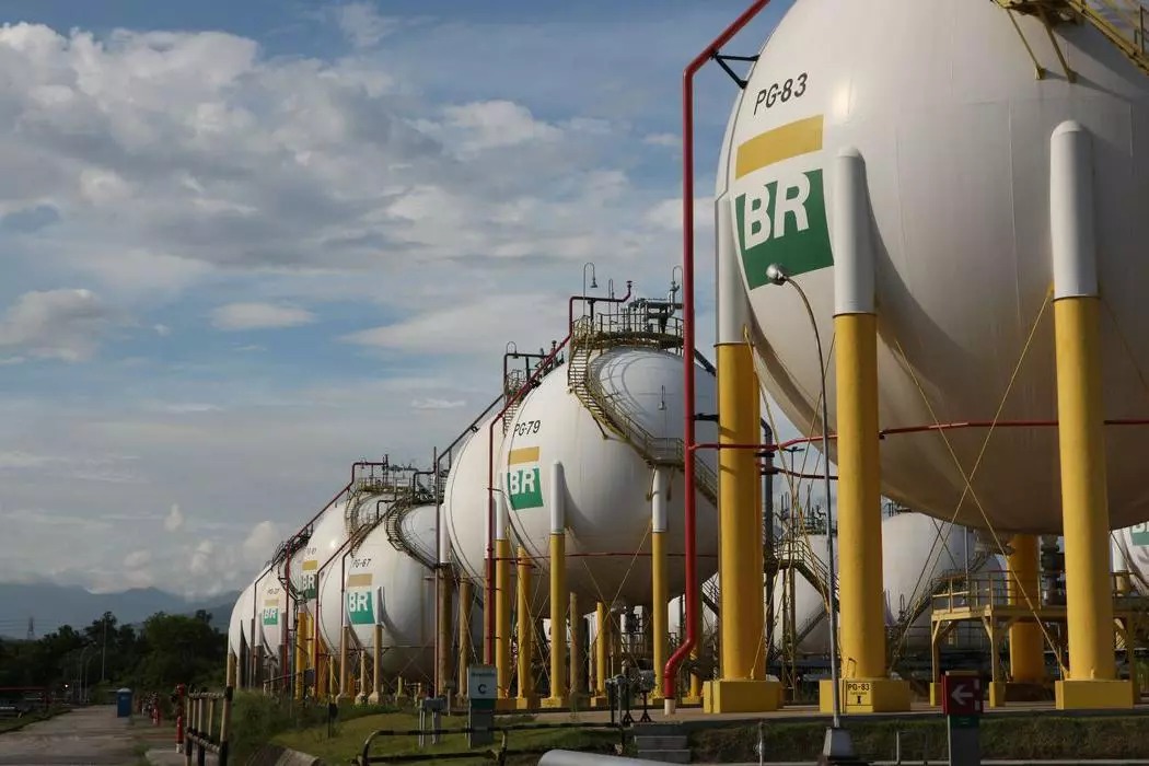 Petrobras reduz preço de gasolina e diesel nas refinarias em 2%