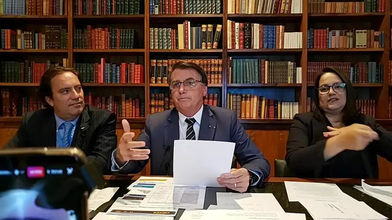 'Se não tiver voto impresso, não terá eleição', diz Bolsonaro