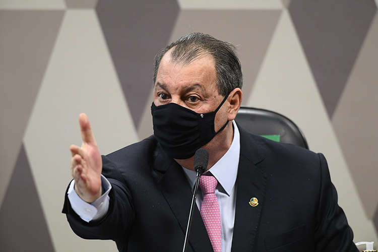 CPI da Covid analisa convocação de 9 governadores e 12 prefeitos