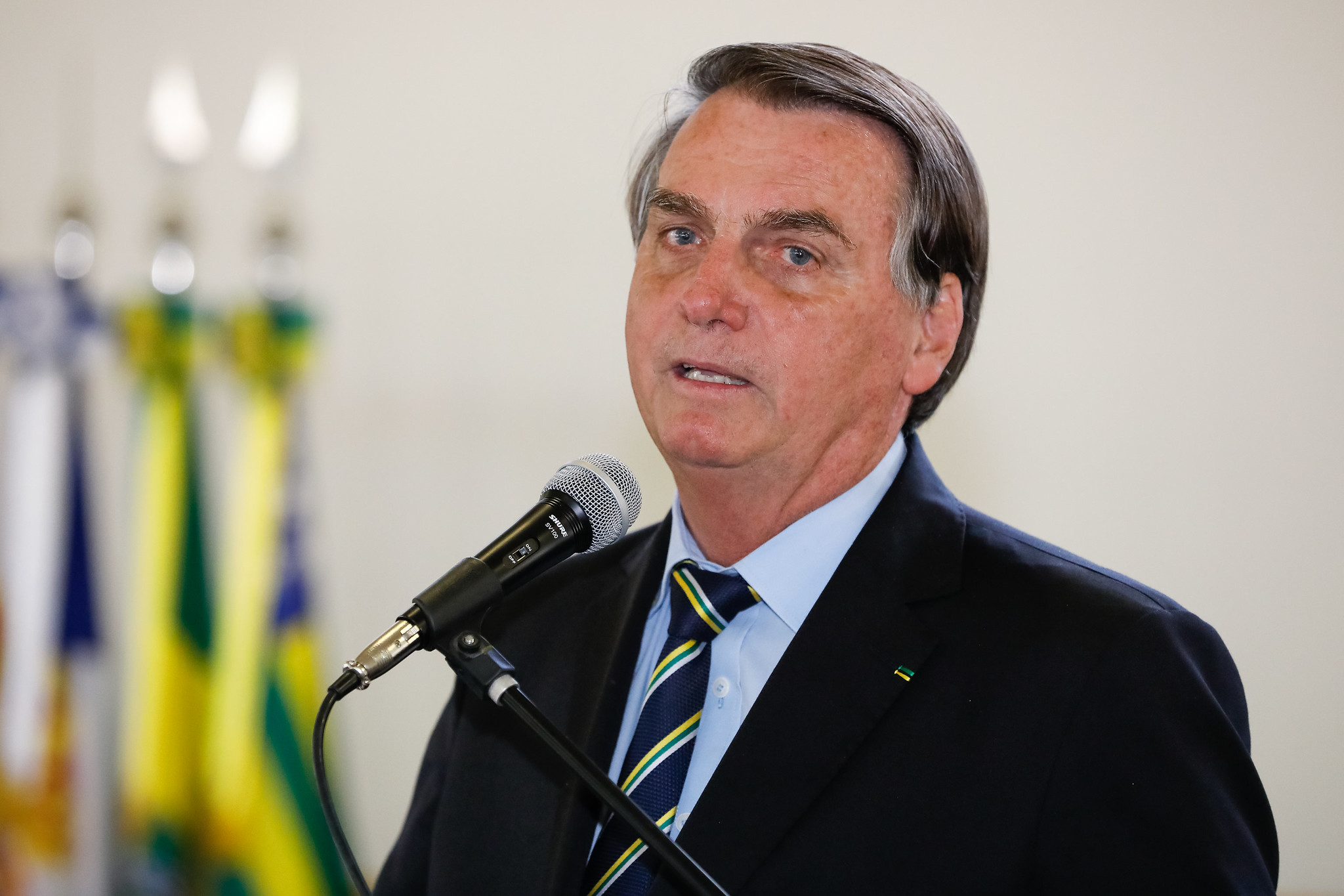 Com dores abdominais, Bolsonaro faz exames em hospital e cancela reuniões da manhã