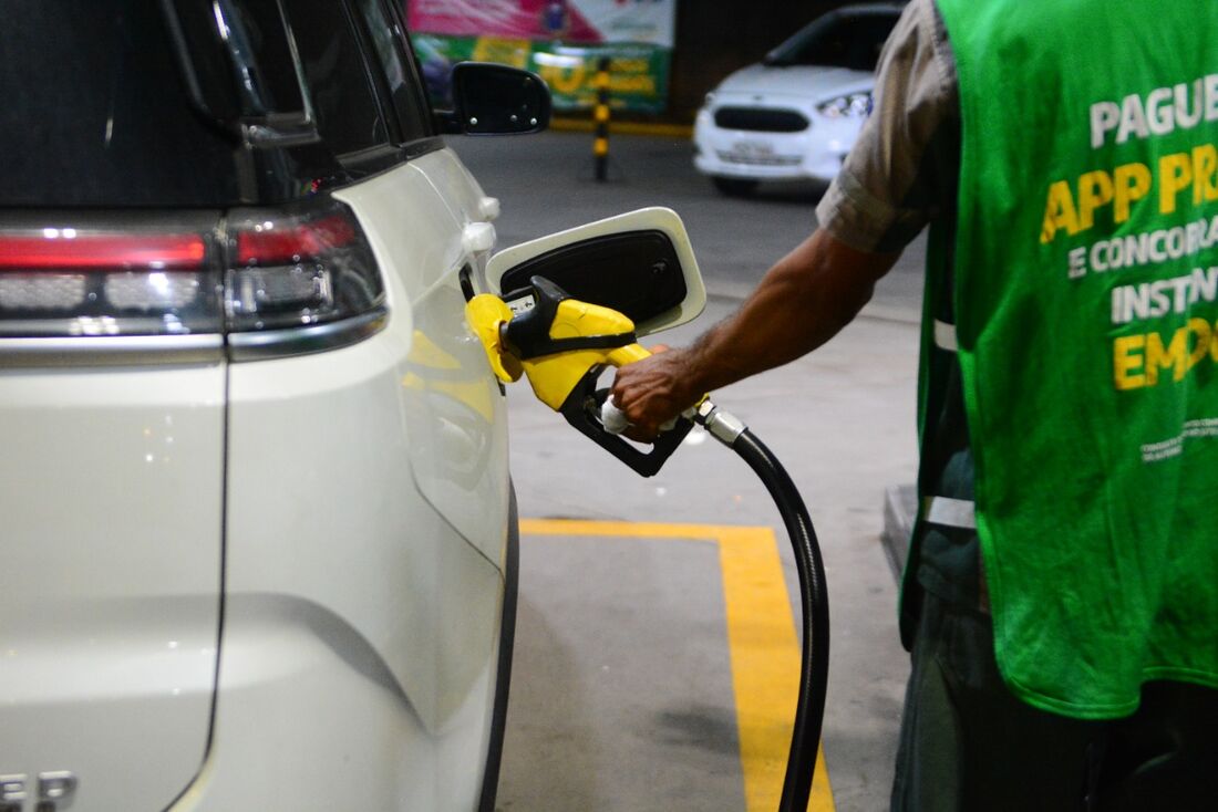Petrobras anuncia redução de R$ 0,18 na gasolina para distribuidoras
