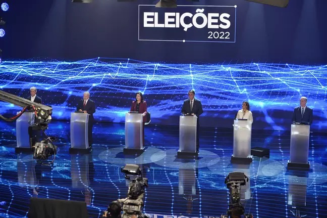 Briga nos bastidores e ataques diretos entre Lula e Bolsonaro marcam 1º debate na TV