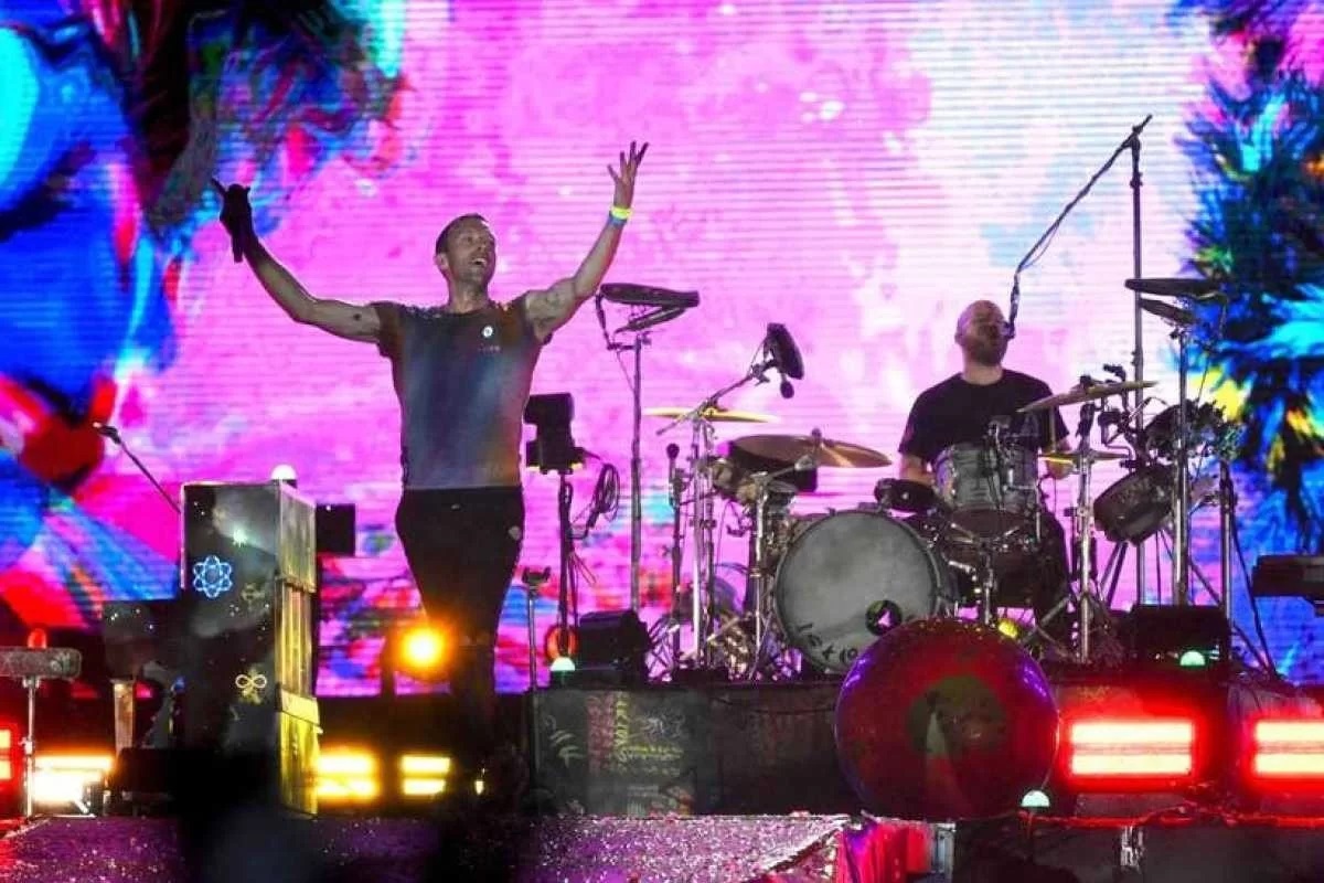 Coldplay surpreende público ao cantar 'Magic' em português no Rock in Rio