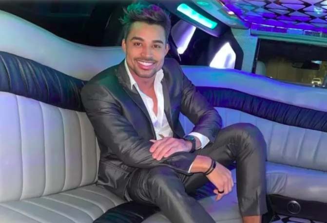 Influenciador é preso ao levar filhos a motel com garotas de programa