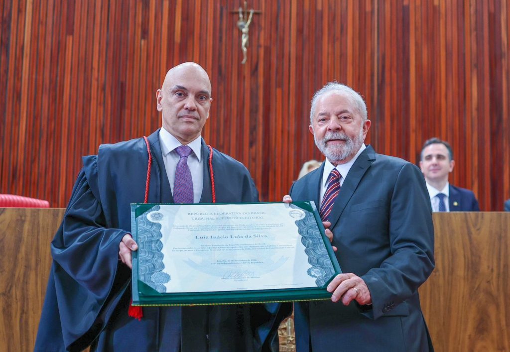 Lula chora e desabafa após ser diplomado no TSE