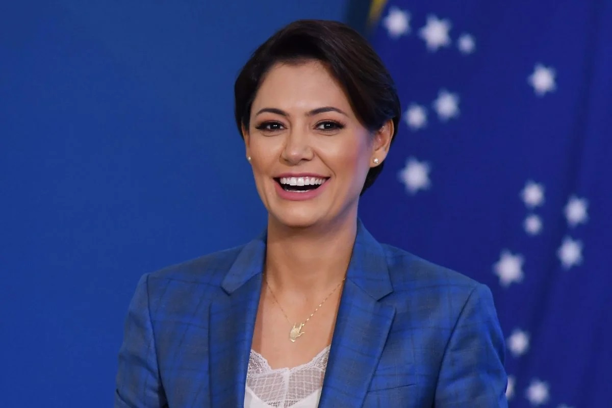 Michelle ironiza derrubada de sigilo sobre visitas: 'é minha manicure'