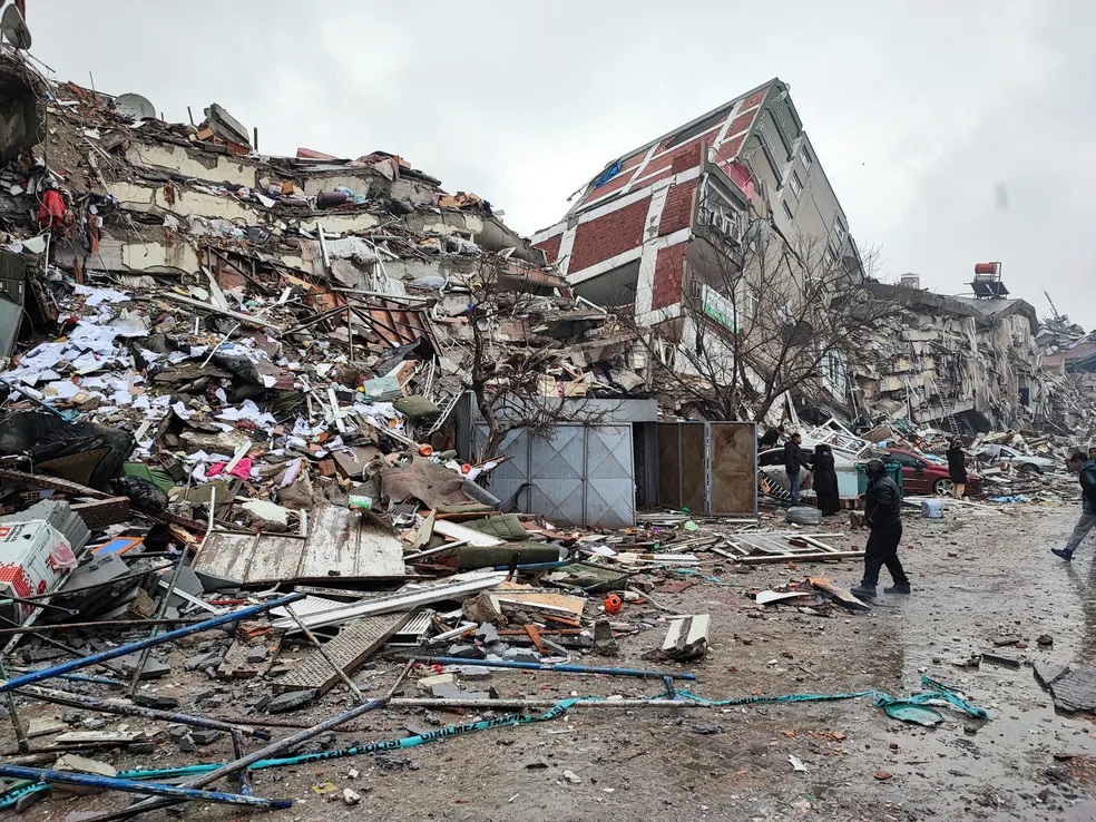 Pelo menos 100 tremores secundários foram registrados na Turquia após terremoto