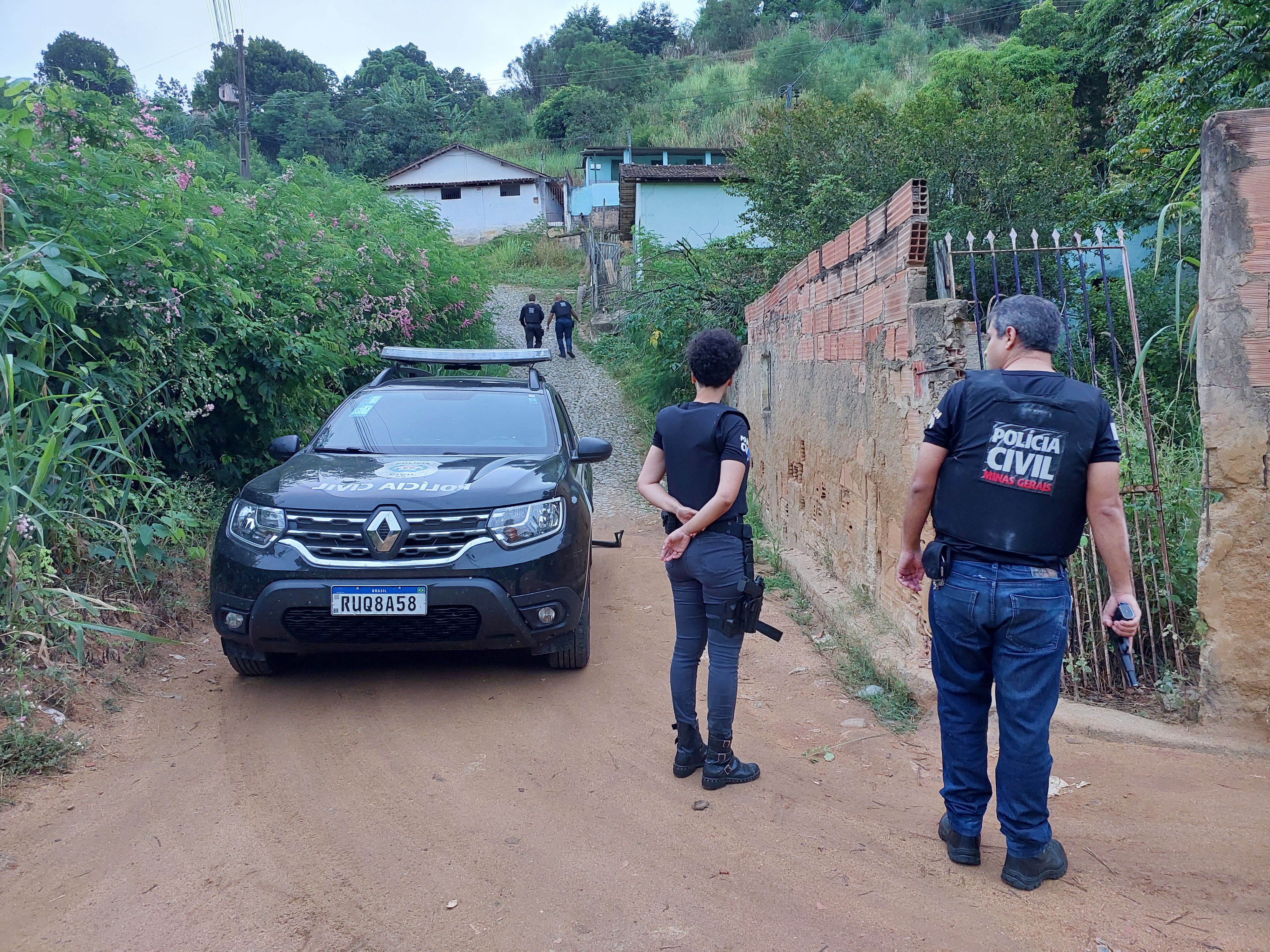 Operação policial é desencadeada no bairro Zarur em Nanuque para cumprir mandado de prisão, buscas e apreensões