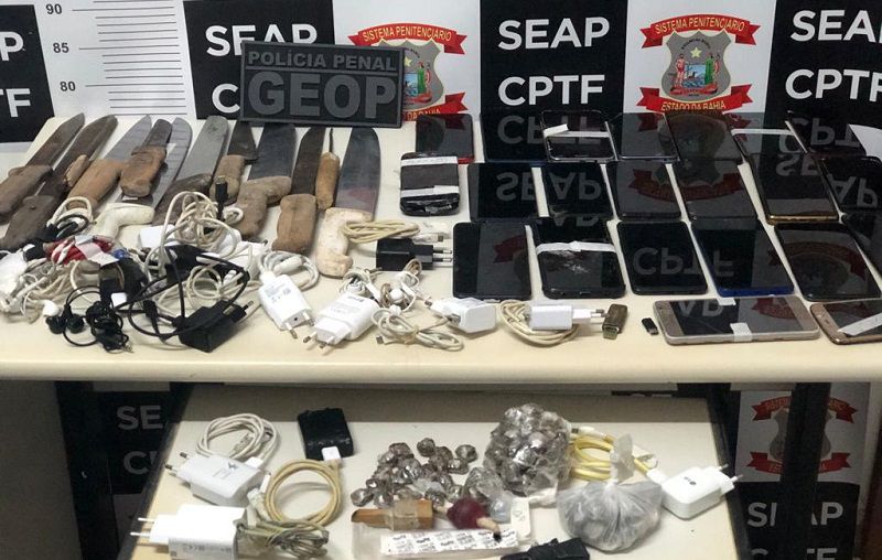 Polícia apreende celulares e drogas durante revista no Presídio de Teixeira