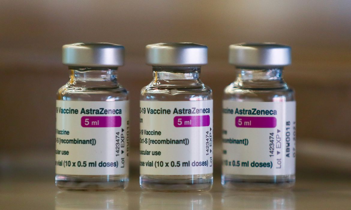 Brasil abandona uso e produção da vacina da AstraZeneca contra a covid-19