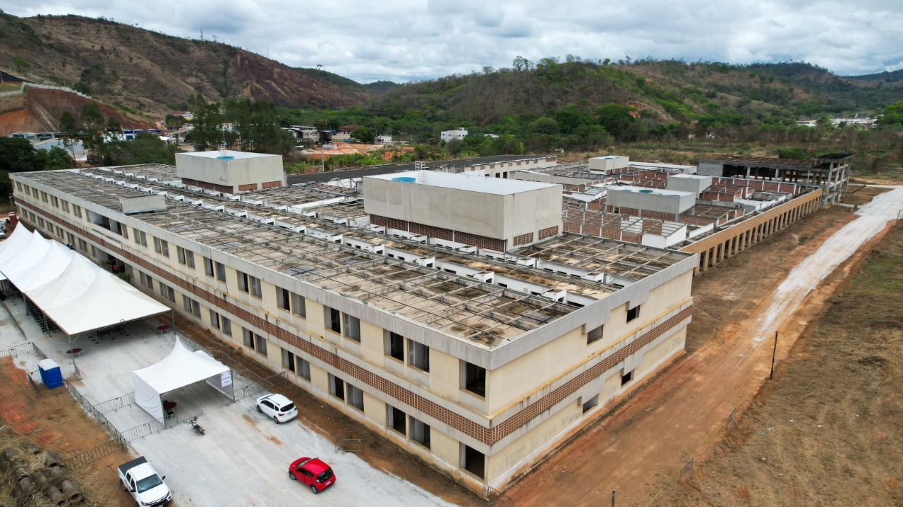 Hospital Regional emprega 120 trabalhadores e vai gerar mais de 2 mil empregos em Teófilo Otoni