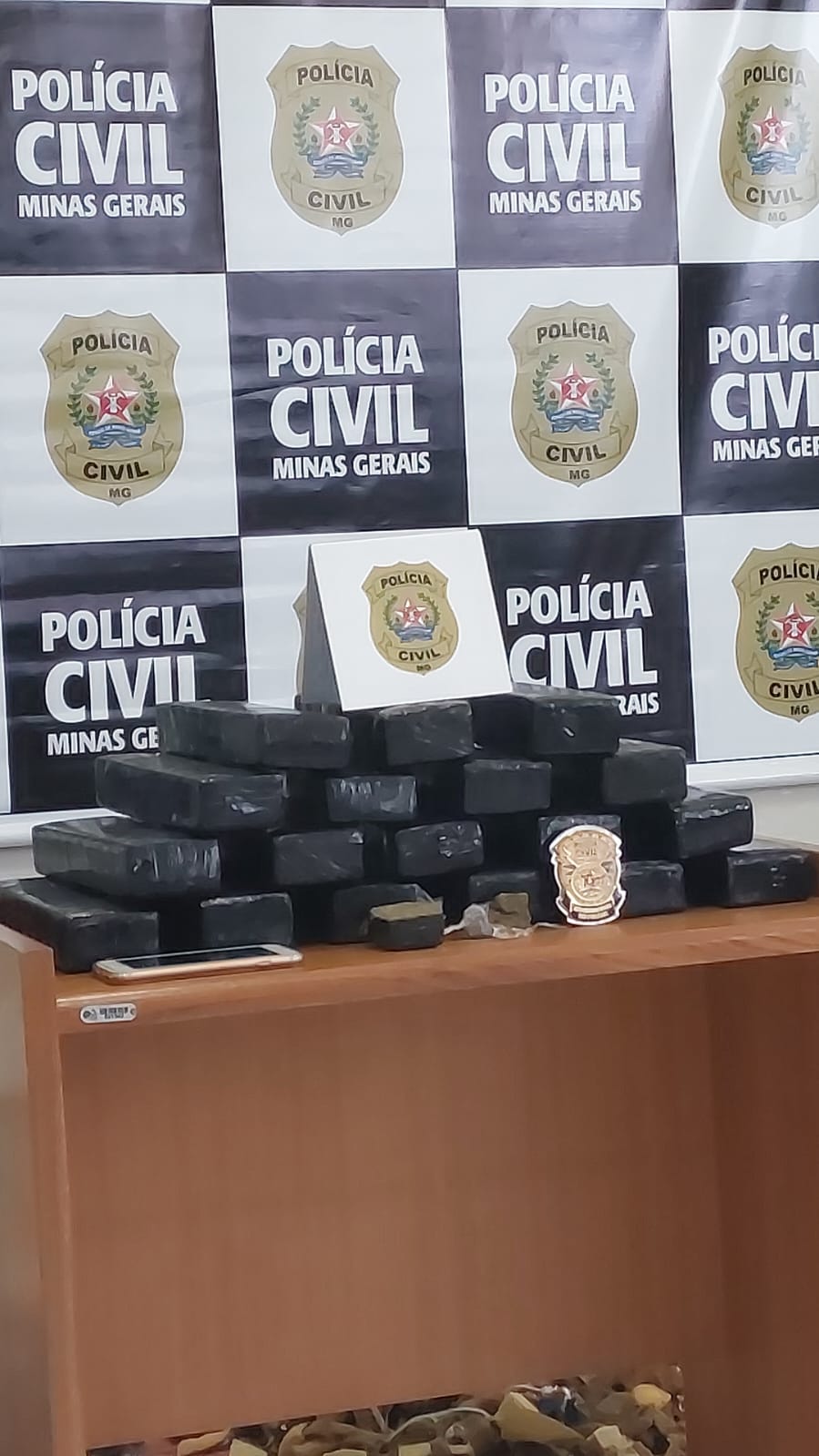 MG: jovem é presa ao levar 20kg de maconha em ônibus a pedido do namorado