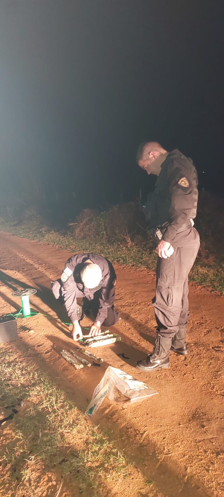 POLÍCIA CIVIL E POLÍCIA MILITAR DE JEQUITINHONHA EM CONJUNTO COM O BOPE, PROMOVEM DETONAÇÃO DE ARTEFATOS EXPLOSIVOS APREENDIDOS