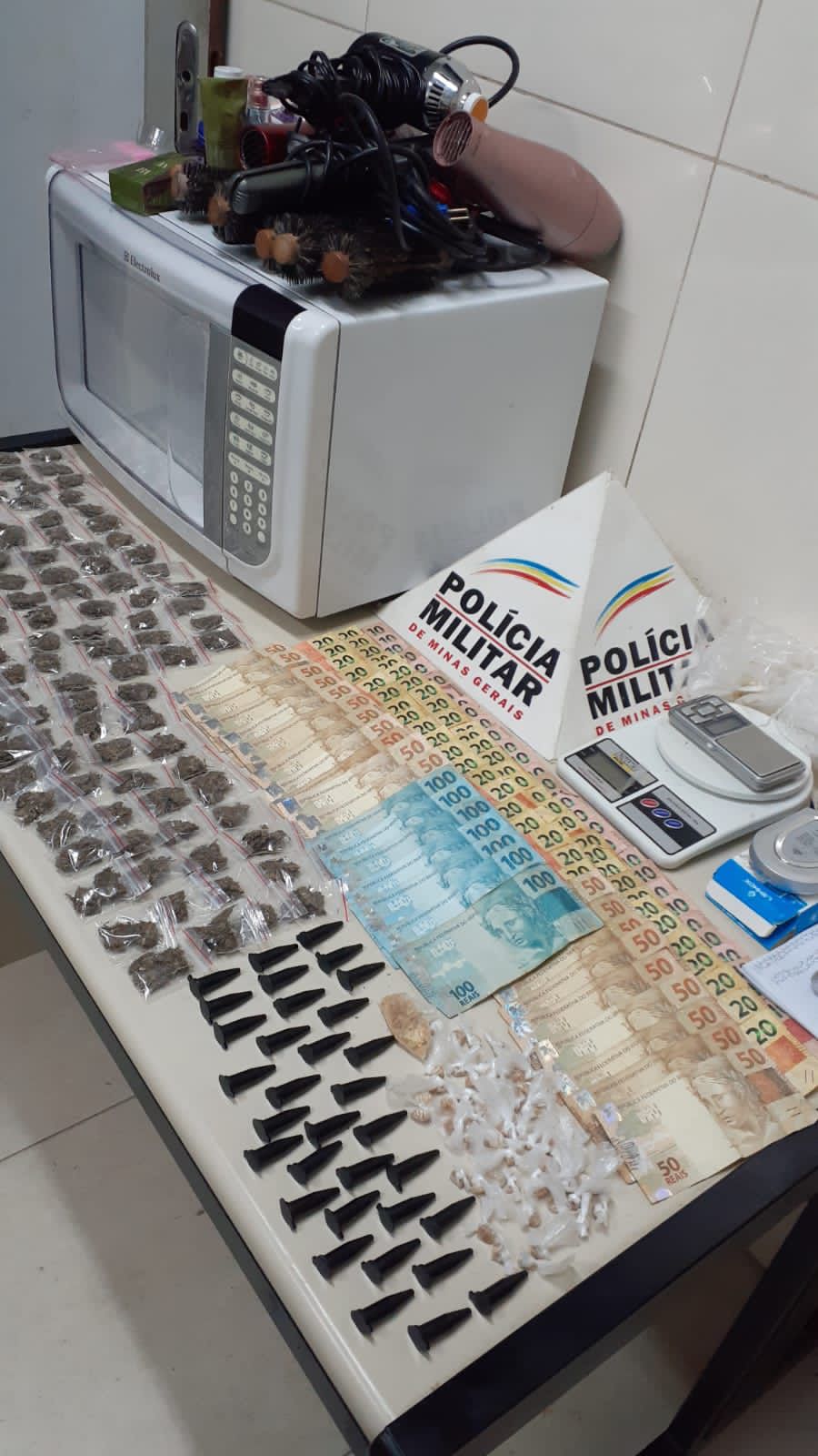 Polícia Militar realiza operação em combate ao tráfico e receptação de drogas em Teófilo Otoni