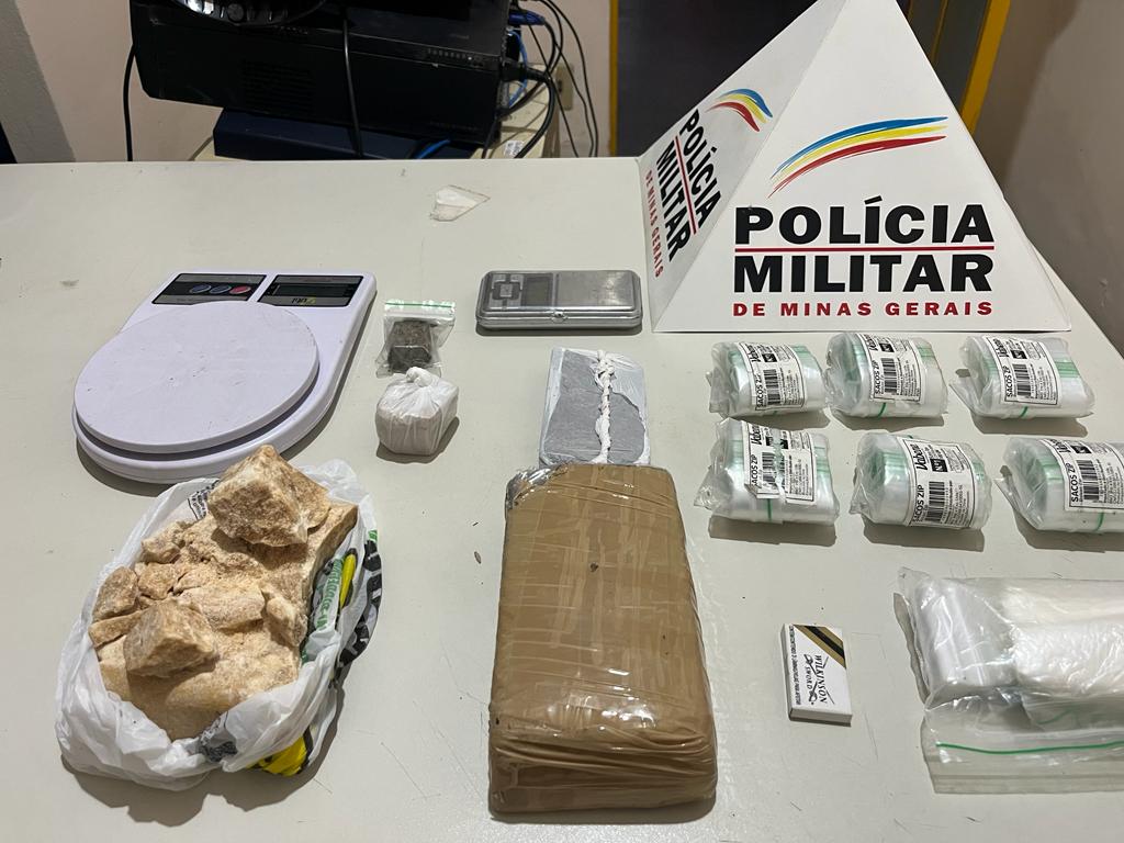 PM de Nanuque apreende grande quantidade de drogas usadas para tráfico