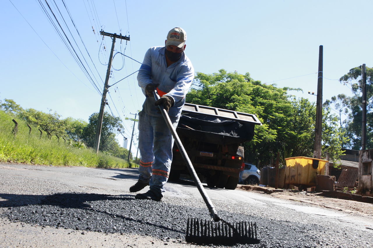 Vereador e presidente da Câmara de Vereadores de Nanuque solicita serviços para a cidade