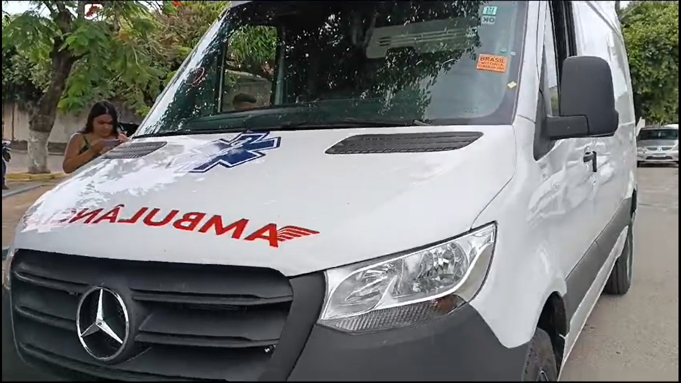 Município de Nanuque recebe nova ambulância para atender a população