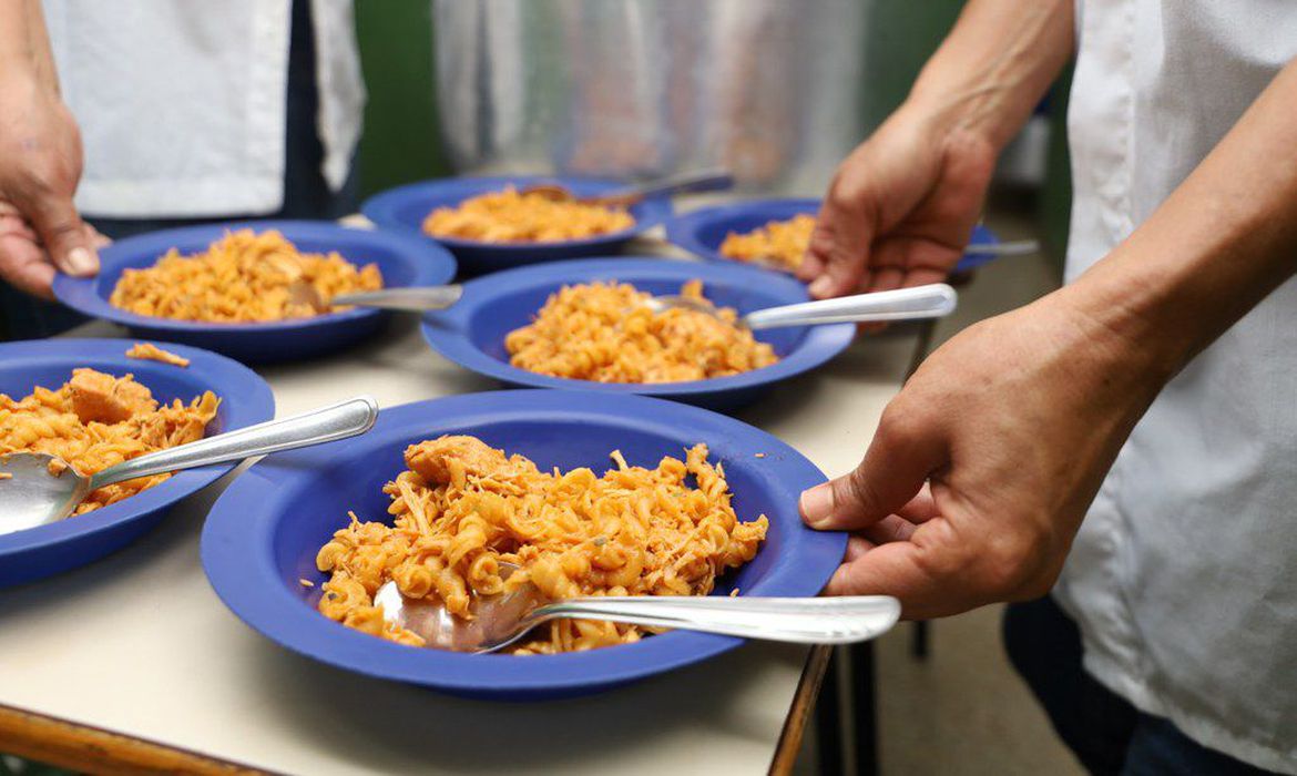 Vereador de Nanuque propõe projeto para garantir merenda escolar aos finais de semana