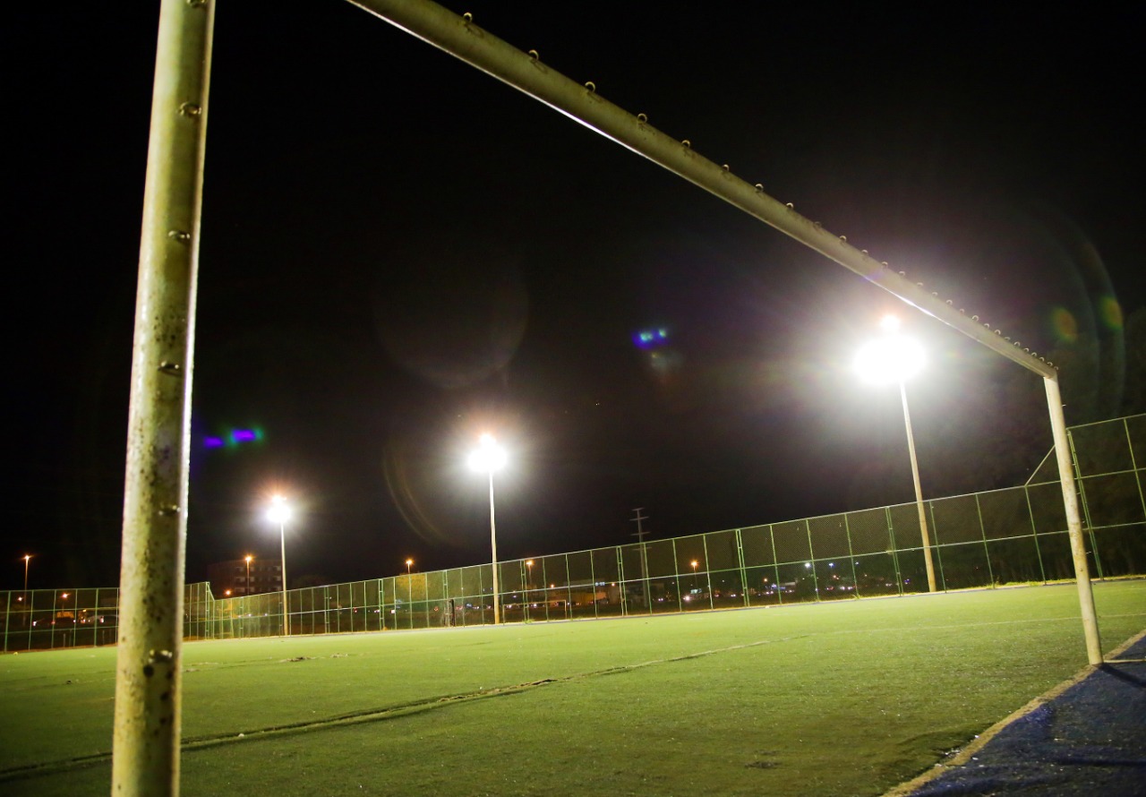 O Vereador Djalma Moreira faz pedido de providência para implementação de iluminação em campo de futebol no bairro Nak-Nuk