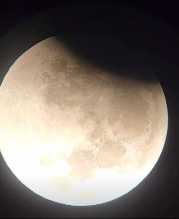 Eclipse total da Lua foi visto em todo o Brasil