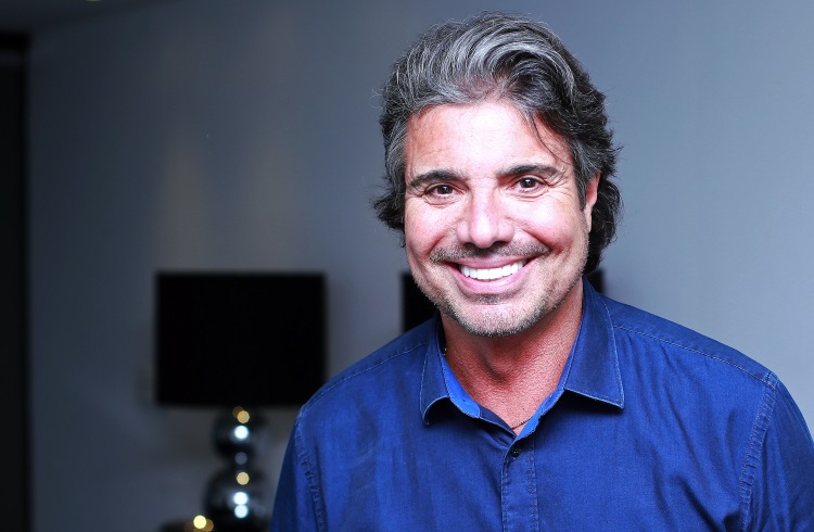 “Joguei 30 anos da minha vida no lixo”, desabafa João Kleber