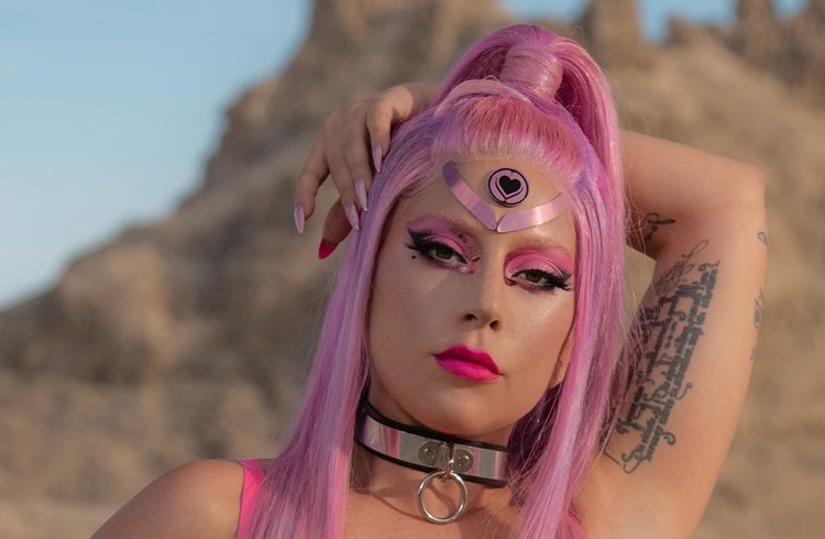 Lady Gaga lança 'Stupid Love' e clipe gravado em iPhone bomba na web