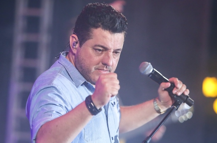 Sertanejo Bruno pede desculpas após ser acusado de fazer show bêbado