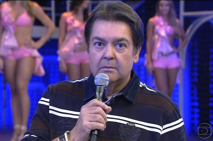 Faustão se irrita com sua produção e solta o verbo ao vivo