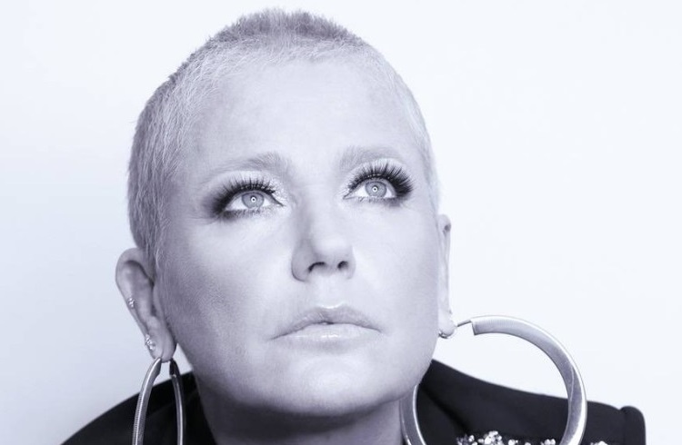 Xuxa fala sobre críticas nas redes sociais: "Virou moda me detonar"