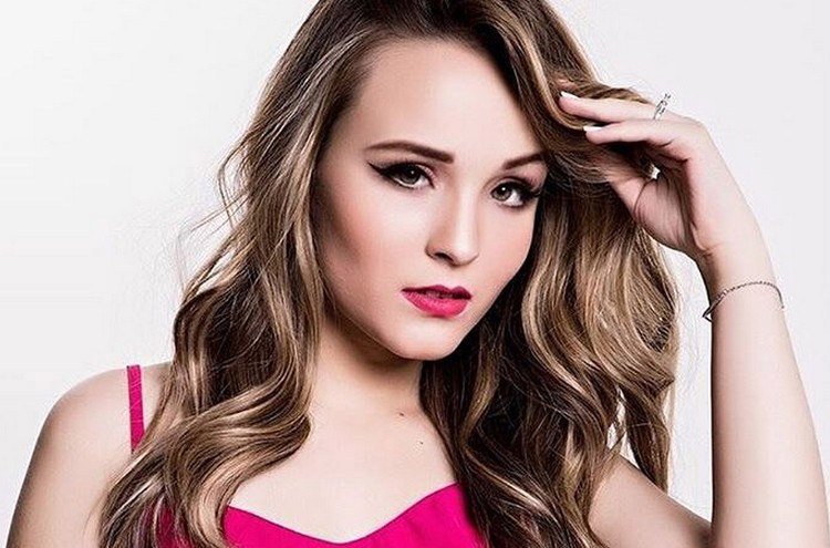 'Falem bem ou falem mal, estão falando de mim', diz Larissa Manoela