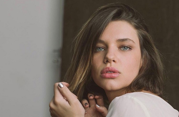 'Por ser considerada bonita é mais fácil dizer que sou sapatão', diz Bruna Linzmeyer