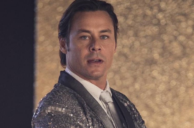 Theo Becker detona Record: "sou macho demais pra emissora onde todos galãs são gays"
