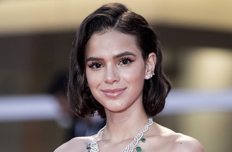 Marquezine bate boca no Twitter após ser chamada de 'marrenta'