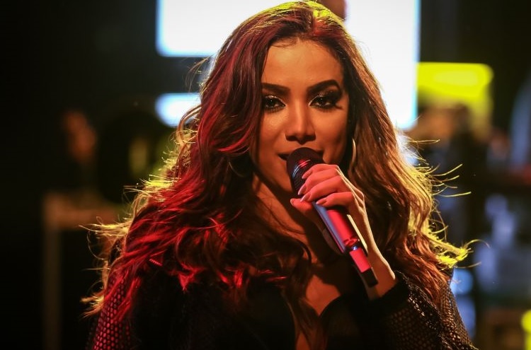 Expulso de camarote,locutor detona Anitta:"Metida e arrogante "