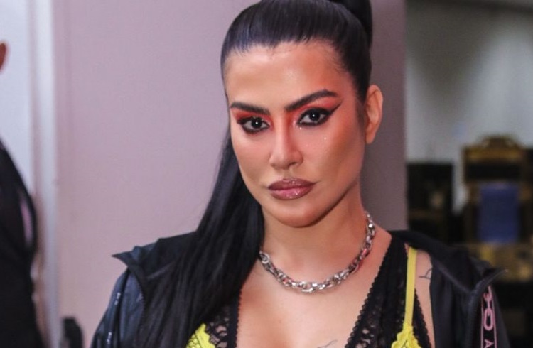 Cleo rebate seguidores após ser chamada de “gorda”