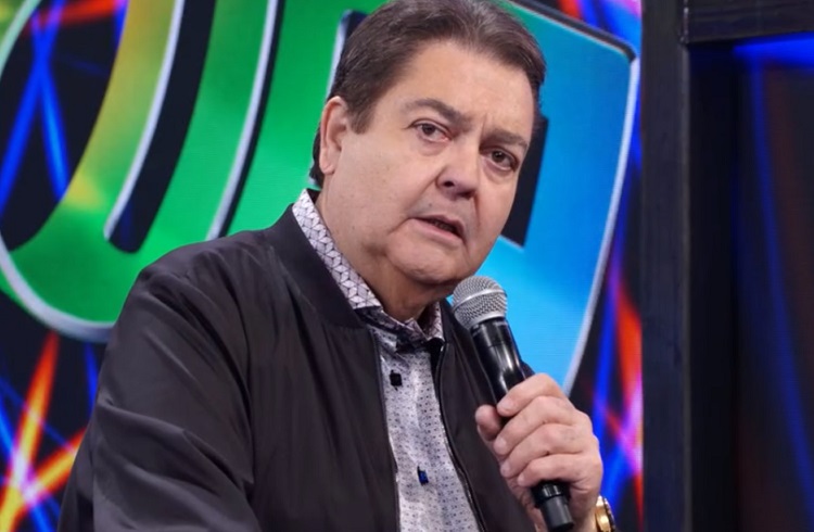 Em seu programa,Faustão desabafa sobre política e fala sobre 'idiota que está lá'