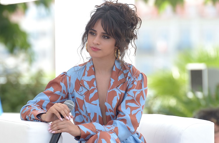 Camila Cabello rebate críticas ao seu corpo: "celulite é normal"
