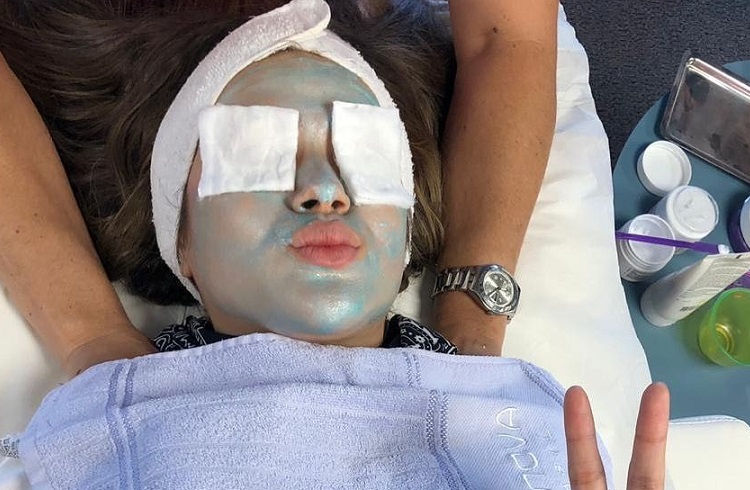 Maisa Silva comemora 20 milhões de seguidores com foto cômica