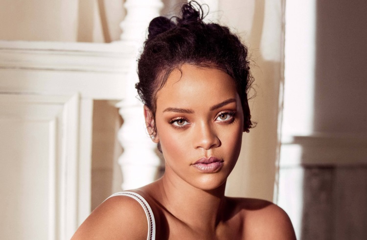 Rihanna se torna artista feminina mais rica da música
