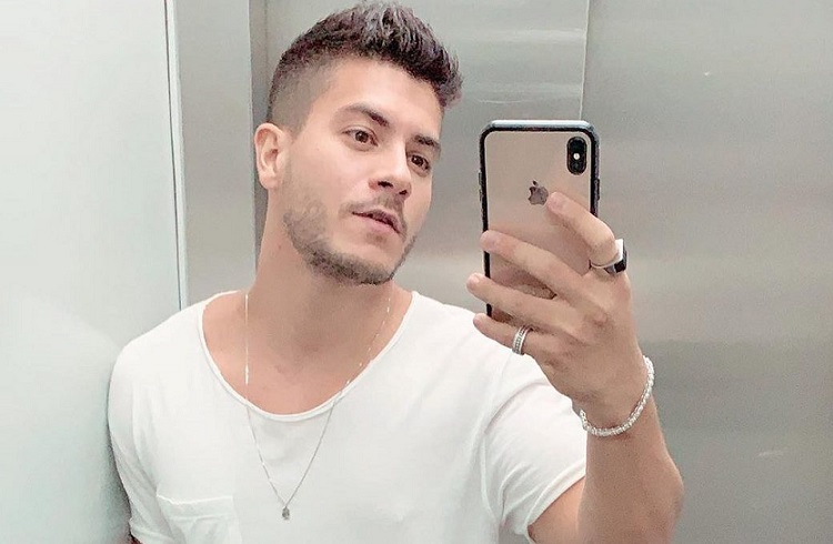 Após bronca por insubordinação, Arthur Aguiar tem contrato rescindido pela Record