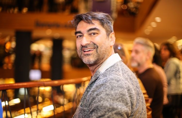 Irritado,Zeca Camargo promove caça às bruxas na Band