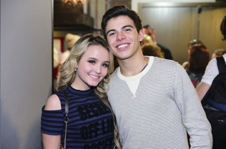 Larissa Manoela e Thomaz Costa terminam namoro