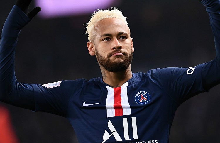Ativista pede apreensão do passaporte de Neymar por homofobia