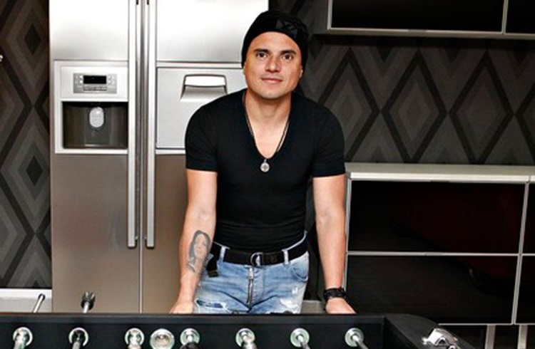 Hugo Pena detona artistas que estão lucrando com sorteios em lives