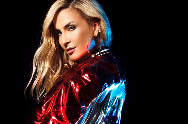 Claudia Leitte detona e chama povo brasileiro de mau-educado
