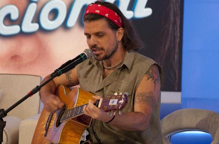 “Até hoje não aceito”, diz ex-vocalista do LS Jack sobre coma após lipo