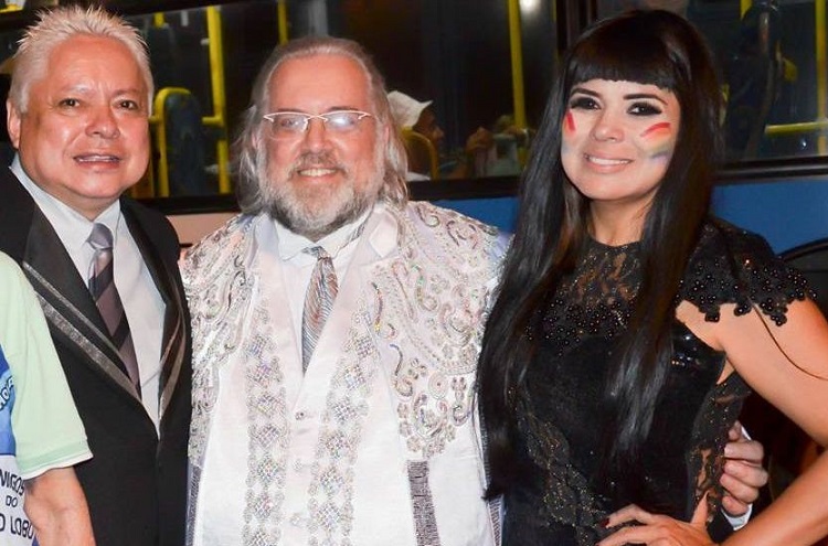 Evangélica, Mara Maravilha desfila no Carnaval e é criticada na web