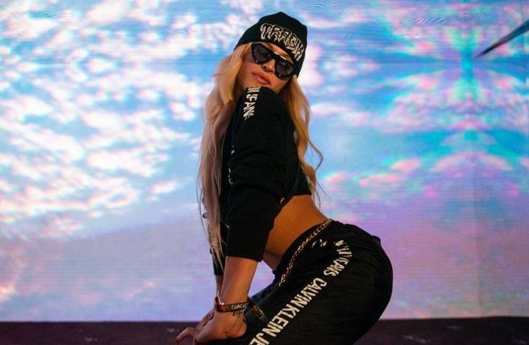 Nos EUA,Pabllo Vittar arrasta multidão no Coachella e é aclamada pelo público